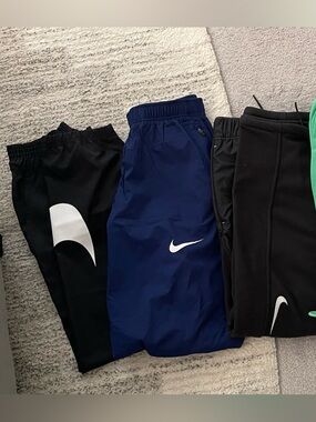 Women’s Nike Sweatpants & Joggers in Black, Navy, and Mint Green